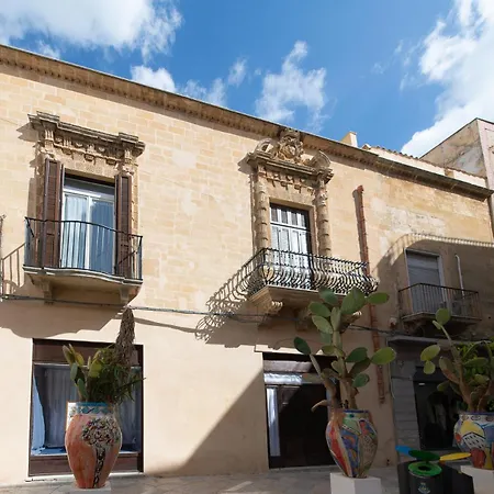 Apartment Palazzo Marchese Milo