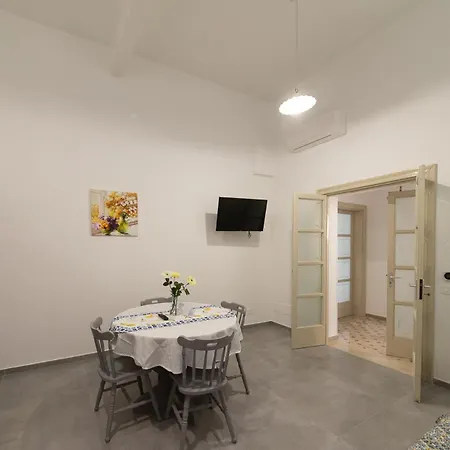 Apartment Palazzo Marchese Milo