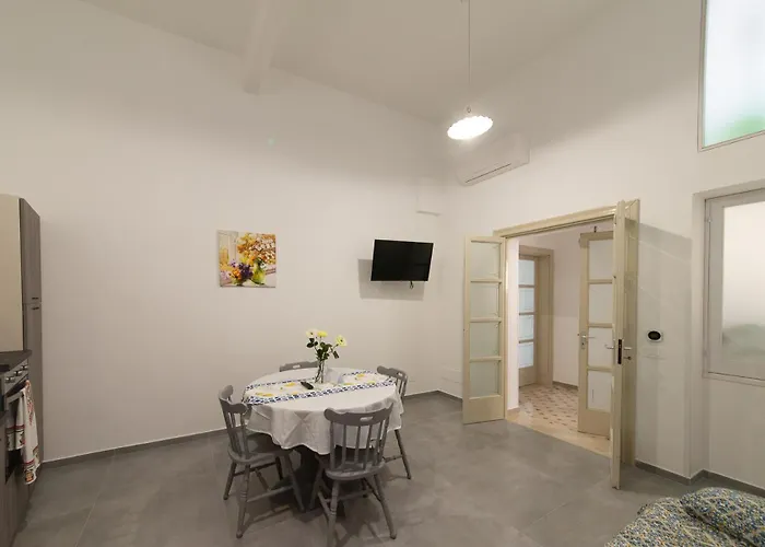 Apartment Palazzo Marchese Milo